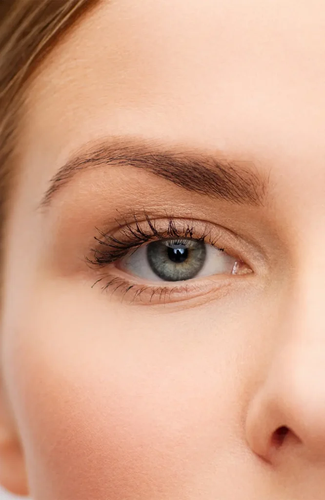 Lifting der Augenbrauen in Delémont in der Schweiz | Dr. Beck